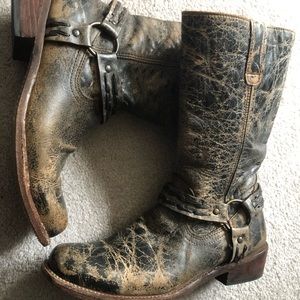 Mid-calf boot